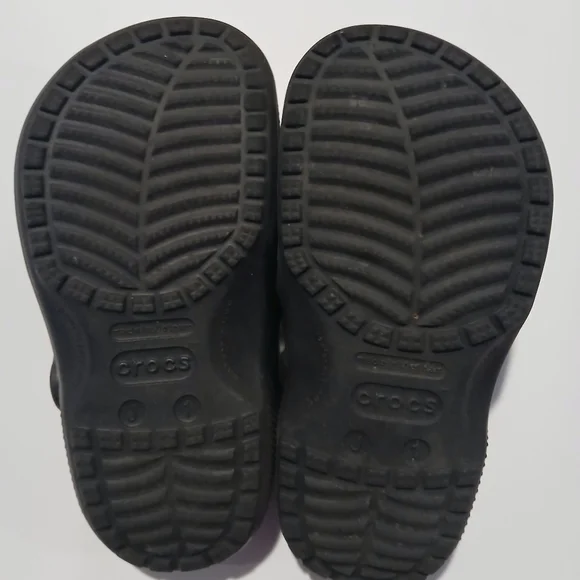 Kids Unisex Black Crocs. Youth Size 1 - Picture 6 of 8